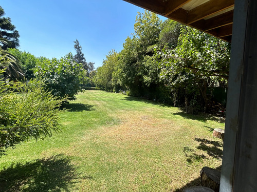 Casa En Venta En El Arrayán, Santiago Amplia Y Luminosa