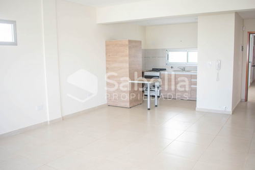 Imagen 3 de 17 de Venta Departamento 1 Dormitorio, Frente A Plaza Irigoyen,