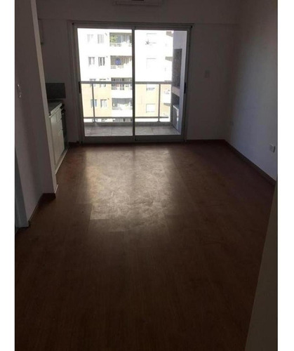 Hermoso Dpto 2 Ambientes Contrafrente Con Balcon Y Parrilla.
