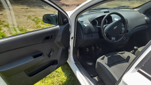 Imagen 11 de 15 de Chevrolet Aveo 2018 1.6 Ls Mt
