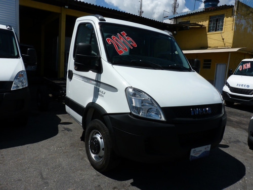 Imagem 2 de 9 de Iveco 35s14 Ano 2015 Chassi