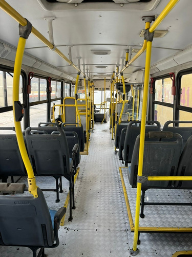 Imagem 9 de 17 de Ônibus Urbano Volkswagen 17-230 09/10 Caio Apache Vip 38 Lug