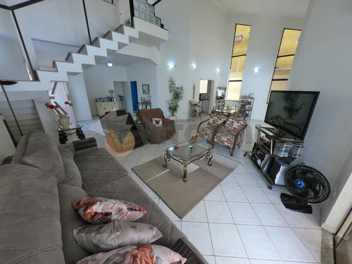 Sobrado Com 04 Dormitórios E 480m² No Sumaré - Caraguatatuba - Sp - So0138