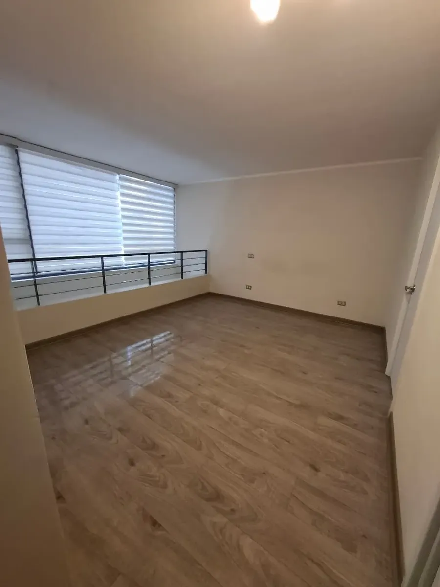 Imagen 4 de 12 de Excelente Loft En Arriendo Con Patio - Estac Y Bod.