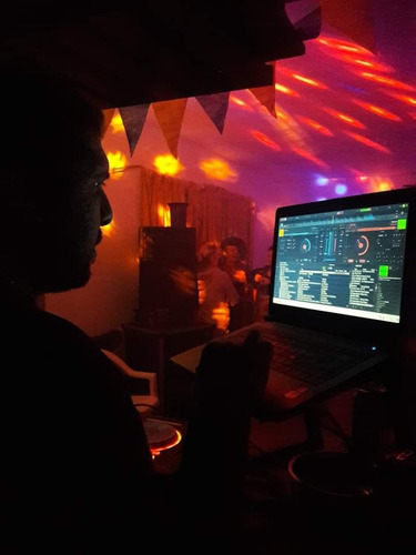 Servicio De Dj Sonido Iluminació Disc Jockey Karaoke Eventos