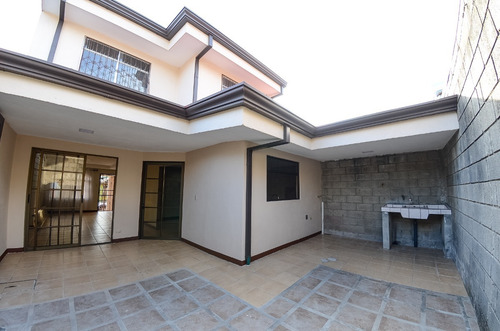 Imagen 9 de 23 de Linda Casa Ubicada En Jardines De Aguacaliente, Cartago