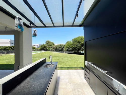 Excelente Casa En Venta A Estrenar 4 Dormitorios-ayres Plaza
