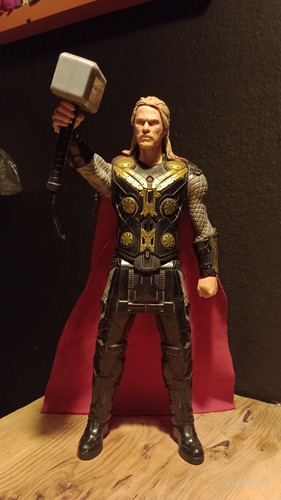 Figura Marvel Avengers Age Of Ultron Talking Thor 2015 (Usado)