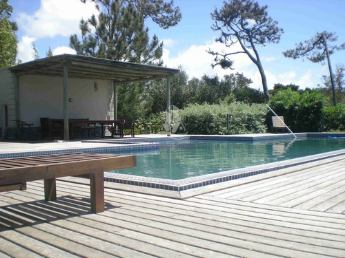 Vendo Mansión En Punta Del Este, Zona Mansa Frente Al Mar.- Ref: 28962
