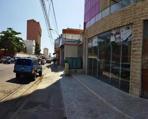 Imagen 3 de 11 de Se Vende Estructura De 6 Pisos Con Parcela De 4200 Metros Avenida Bolivar Vista Al Mar