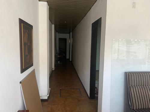 Alquilo Local Comercial/oficinas Av. E. Olmos 433. 100m2.