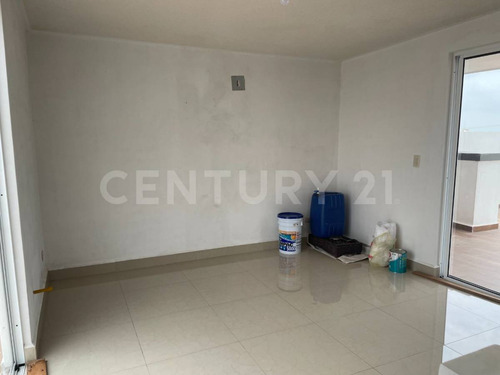 Casa En Renta De 3 Niveles En Esquina, Valle La Rioja, Apodaca, Nuevo León