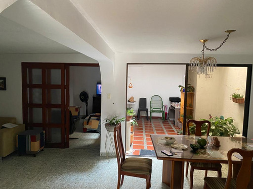 Venta Casa Bifamiliar De 232mt2 En Capri, Sur De Cali 10486.