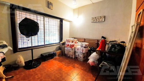 Casa 3 Dormitorios Cochera Varios Autos En Zona Comercial