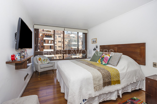 Departamento En Calle Cerrrada Con Plaza