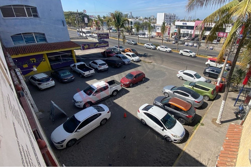 Local En Venta De 60.75 M² En Fovissste Playa Azul: Ideal Para Oficina Con Estacionamiento