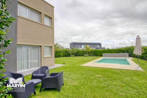 Casa En Venta Barrio Haras Santa María Loma Verde. 5 Ambientes Con Jardin, Pileta Y Quincho