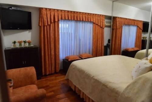 Venta Casa 5 Ambientes Con Patio Y Cochera Lomas Del Mirador