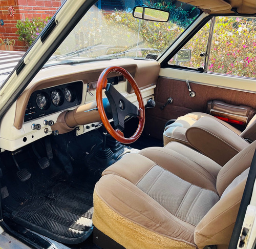 Jeep Wagoneer