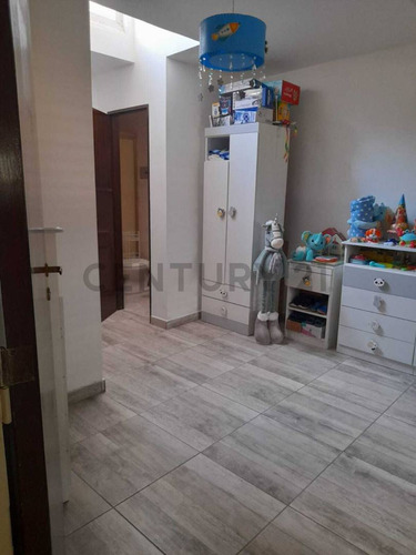 Casa En Venta Olivos - Roche - 6 Ambientes - Pileta - Parrilla - 2 Cocheras