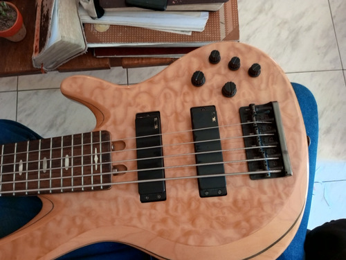 Bajo Eléctrico 6 Cuerdas Yamaha Modelo Trb 1006 