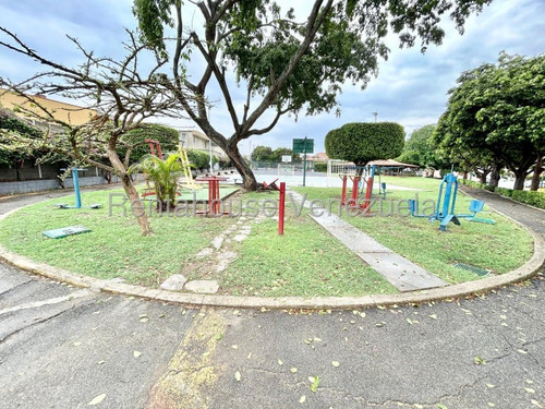 Maribel Morillo Asesor Inmobiliario De Rentahouse Vende Comoda Casa; Conjunto Privado Del Este De Barquissimeto; Posee 3 Hab. Y 2 Baños; Condominio Con Bellas Areas Comunes; Barquisimeto Lara