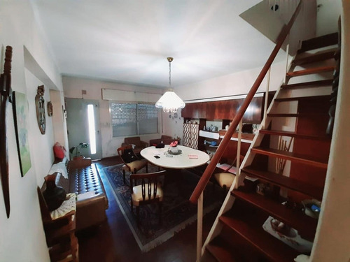 Imagen 3 de 21 de Casa De 2 Dormitorios Con Cochera En Barrio Roque Sáenz Peña