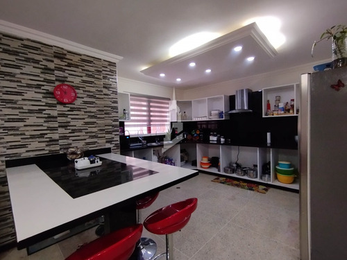 Townhouse En El Sector Terrazas Del Caroní, Conj. Resd. Villa Caroní