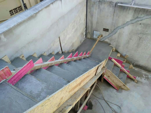 Imagem 1 de 5 de Escadas Já