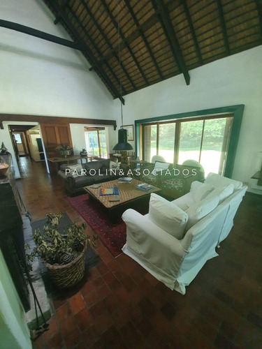 Casa Exclusiva En La Zona Del Golf.- Ref: 3010