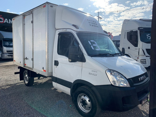 Imagem 4 de 18 de Iveco 35s14 Ano 2013 Com Bau Pronta Para Trabalhar Impecavel