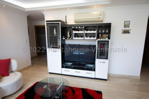 Imagen 3 de 28 de Mls #22-23505 Acogedor Apartamento Actualizado, En Una De Las Mejores Urbanizaciones De Caracas Que Dispone De 2 Pozos Profundos, Por Lo Que Nunca Falta El Agua. Afm.