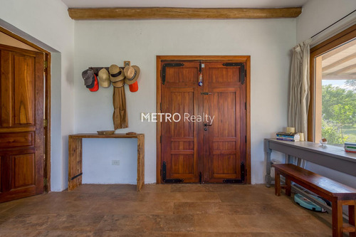 Casa En Venta Sobre Lote De 1 Hectarea En Loma Escondida, Open Door