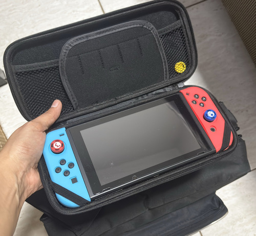 Console Nintendo Switch V1 32gb + 2 Jogos Originais + Mochila Case Película Acessórios Completos Azul-vermelho