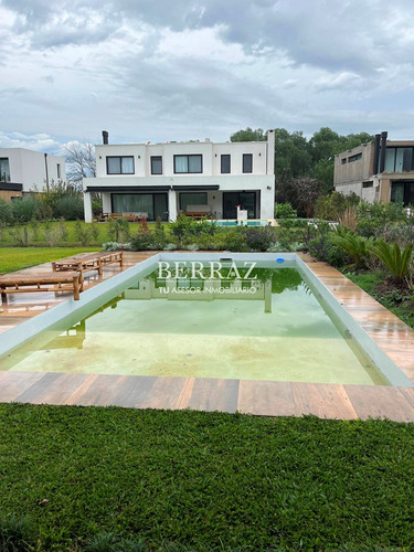 Casa En Venta En Barrio La Calesa Pilará Pilar Lote De 955 M2