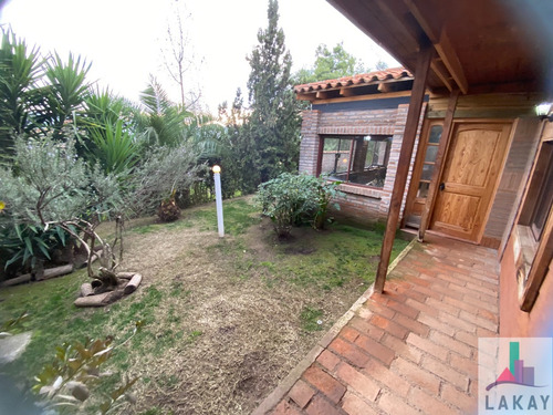 Casa De 122m2 + Quincho Y Piscina + Casa Huésped En 1800m2