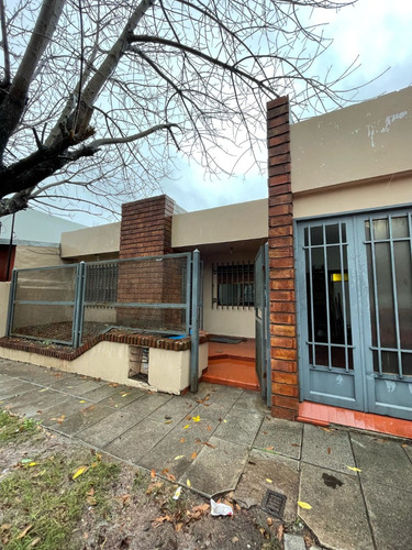 Casa En Alquiler De 4 Ambientes