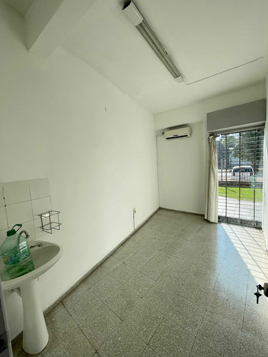 Imagen 13 de 16 de Av Bolivia Y Av Italia. Alq Comercial Empresa , Clínica Etc