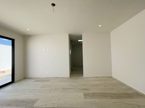 Casa En Venta Una Planta, Serenity Con 4 Recámaras Y Alberca, Mérida, Dzityá
