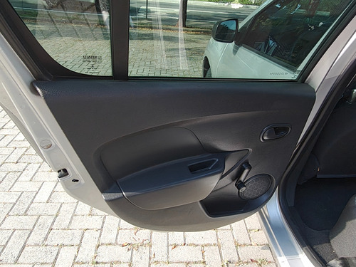 Renault Sandero 1.0 16v Authentique Hi-flex 5p