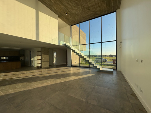 Casa En Alquiler Con Amarras - El Naudir