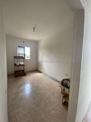 Imagen 19 de 30 de Edificio Comercial En Venta En Parroquia Concepción Barquisimeto Lara ++23-4060 */ M.c T. N° +0-4-2-4- 5.5.6. 5.7. 5.9 *--**