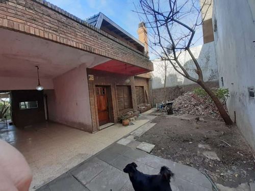 Imagen 2 de 13 de Chalet Ph En Venta En Castelar Norte