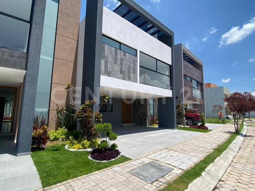 Casa En Venta Parque Nayarit, Lomas De Angelopolis