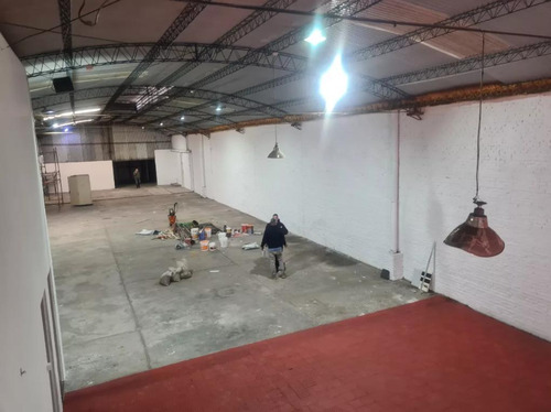 Local En Unión - Galpón , Depósito, Garaje, Terreno, 750 M2 , Padrón Único!!! Imperdible!!! A 10 Min De Tres Cruces. Lugar Para 40 Autos!!!!