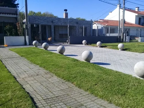 Esferas De 50 Cm De Diámetro Con Base Nic Hormigones