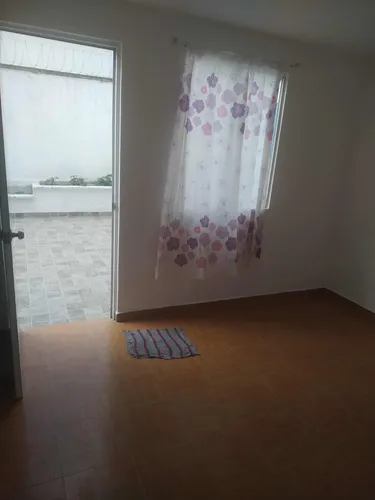 Casa Muy Amplia Ya Que Son Dos Unidas Por Dentro.