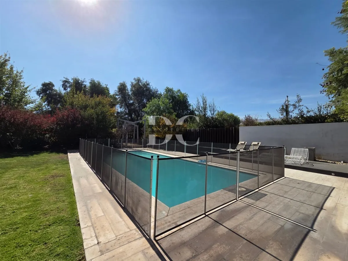 Casa En Venta 4 Dorm Colegio Pioneros Chicureo Centro Colina