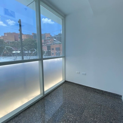 Imagen 5 de 8 de Oficina En Alquiler - Urb. Las Mercedes