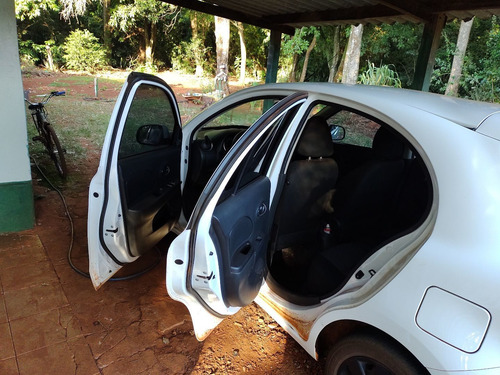 Nissan March 2016 1.0 12v S 5p